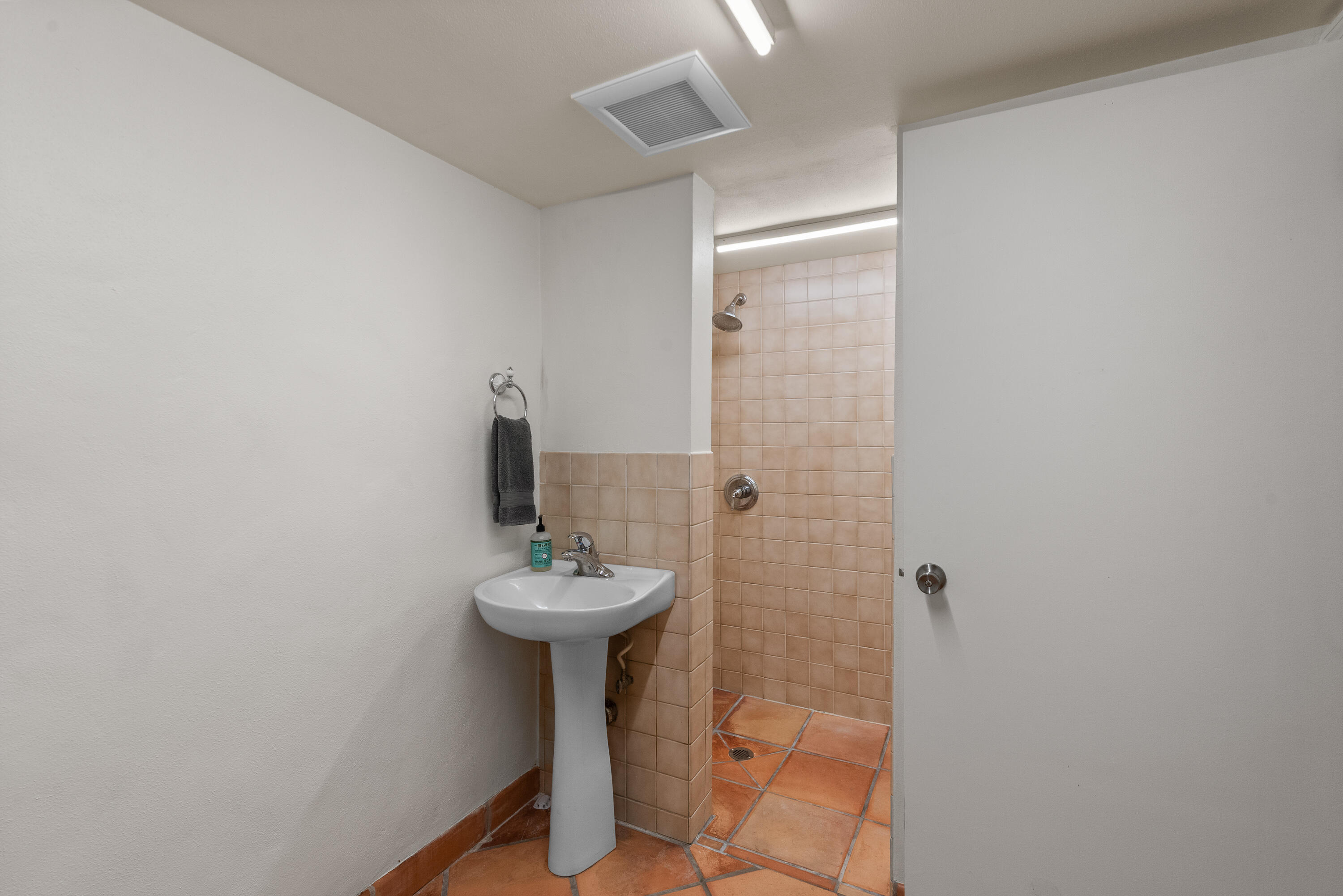 14220 Hillside Road Elm Grove, WI 53122 - Photo 38 of 56 Bathroom