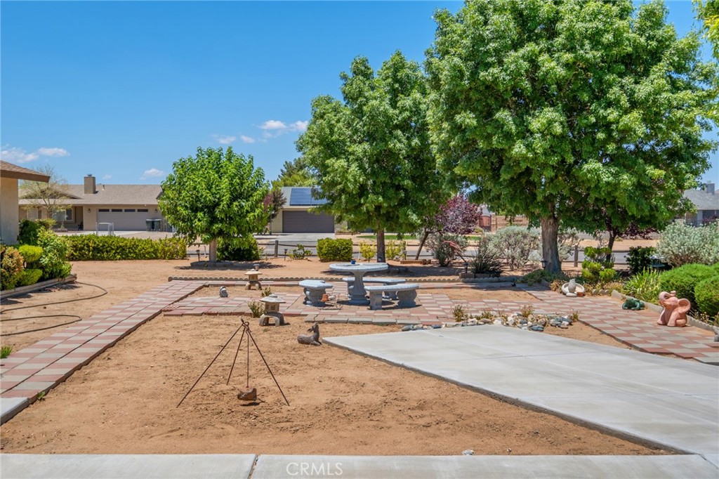 22117 Cholena Road Apple Valley, CA 92307 - Photo 5 of 33