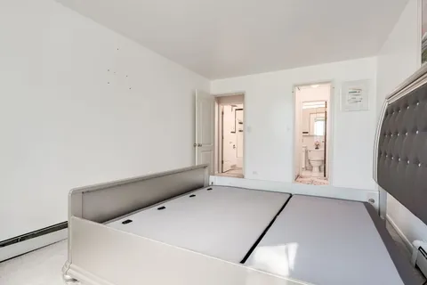 $189,900 | 5510 Lincoln Avenue, Unit 101, Morton Grove, IL 60053