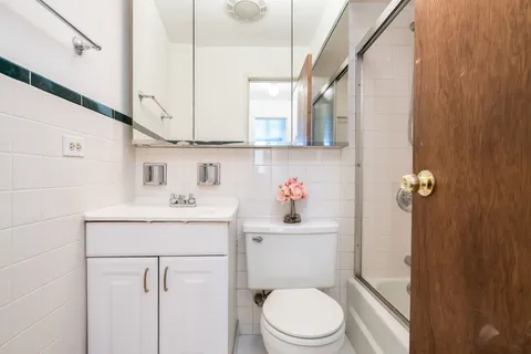 $189,900 | 5510 Lincoln Avenue, Unit 101, Morton Grove, IL 60053