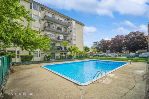 $189,900 | 5510 Lincoln Avenue, Unit 101, Morton Grove, IL 60053