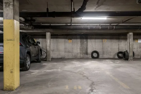 $189,900 | 5510 Lincoln Avenue, Unit 101, Morton Grove, IL 60053