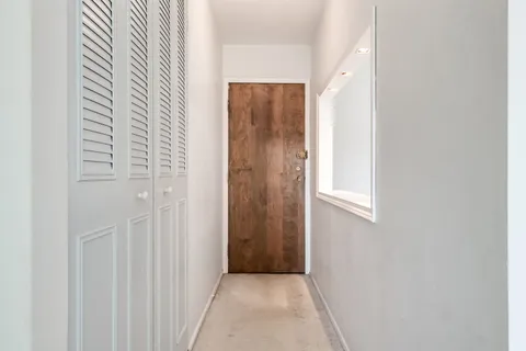 $189,900 | 5510 Lincoln Avenue, Unit 101, Morton Grove, IL 60053