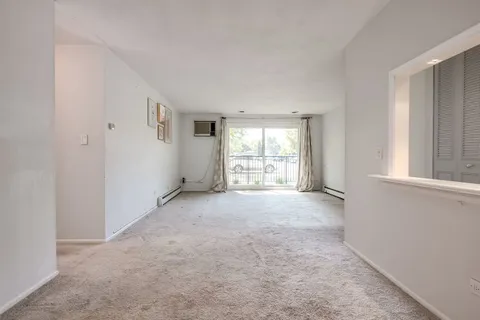 $189,900 | 5510 Lincoln Avenue, Unit 101, Morton Grove, IL 60053