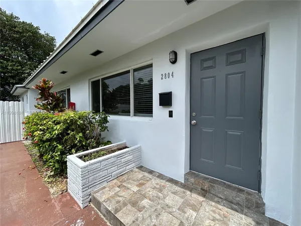 $2,950 | 2804 Southwest 35th Avenue, Unit 2804, Miami, FL 33133