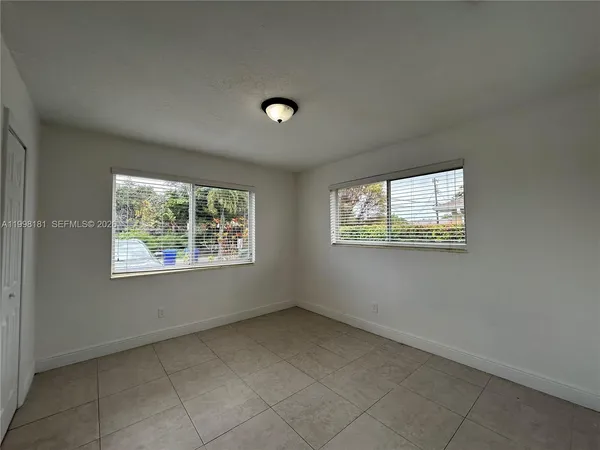 $2,950 | 2804 Southwest 35th Avenue, Unit 2804, Miami, FL 33133