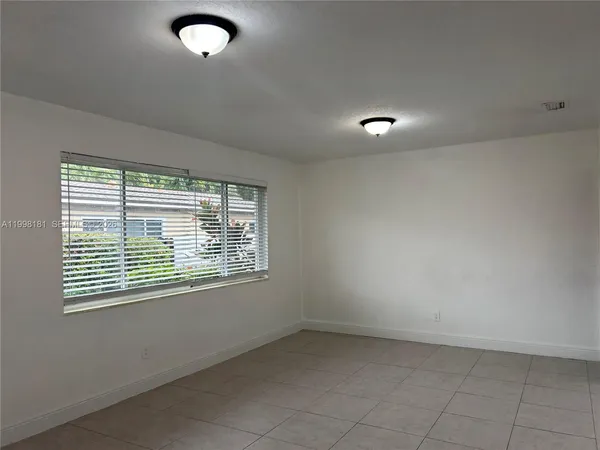 $2,950 | 2804 Southwest 35th Avenue, Unit 2804, Miami, FL 33133