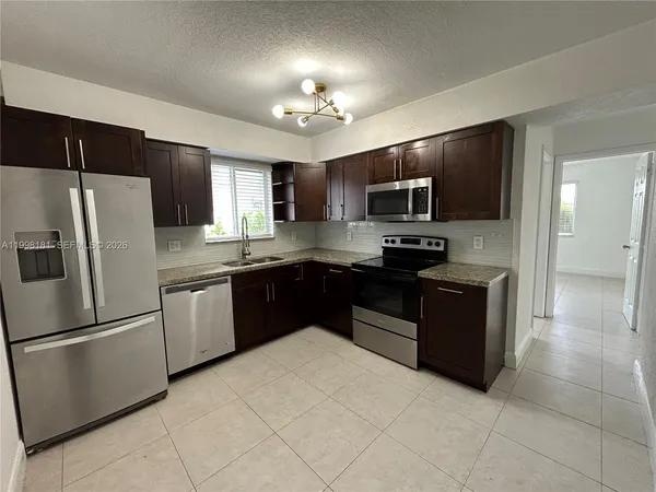 $2,950 | 2804 Southwest 35th Avenue, Unit 2804, Miami, FL 33133