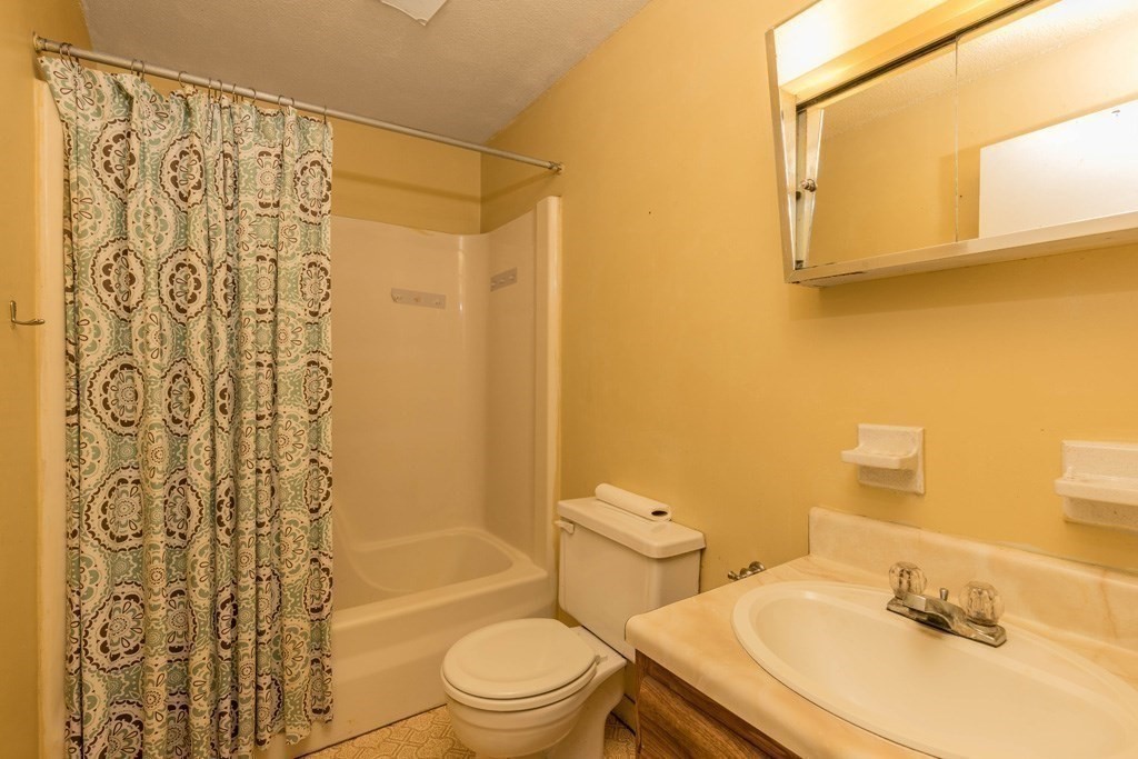 748 Clark Street Gardner, MA 01440 - Photo 11 of 14