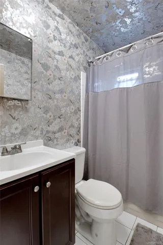 $1,599,000 | 26 Woods Drive, East Hills, NY 11576