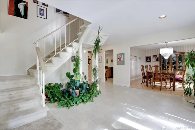 $1,599,000 | 26 Woods Drive, East Hills, NY 11576