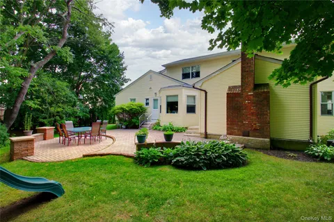 a view of a house with a backyard