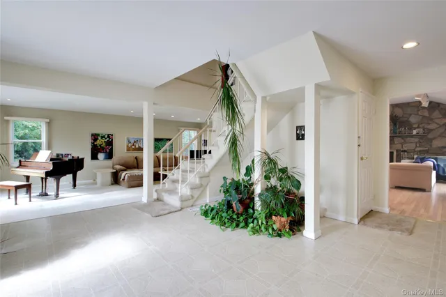 $1,599,000 | 26 Woods Drive, East Hills, NY 11576