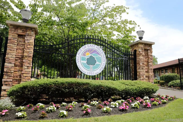 $1,599,000 | 26 Woods Drive, East Hills, NY 11576