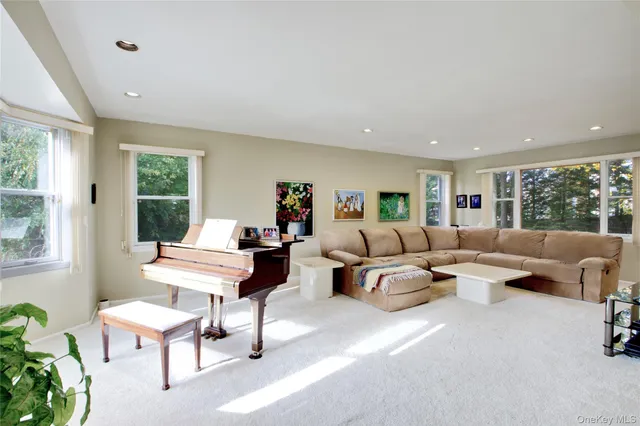 $1,599,000 | 26 Woods Drive, East Hills, NY 11576