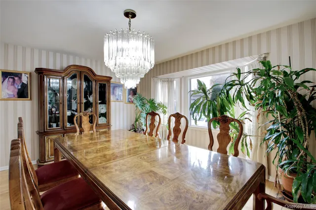 $1,599,000 | 26 Woods Drive, East Hills, NY 11576