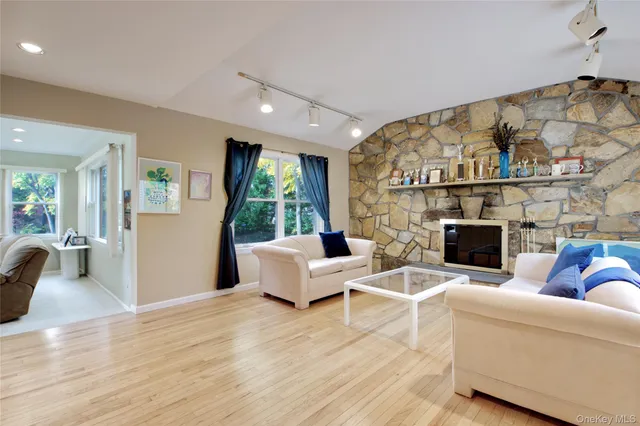 $1,599,000 | 26 Woods Drive, East Hills, NY 11576