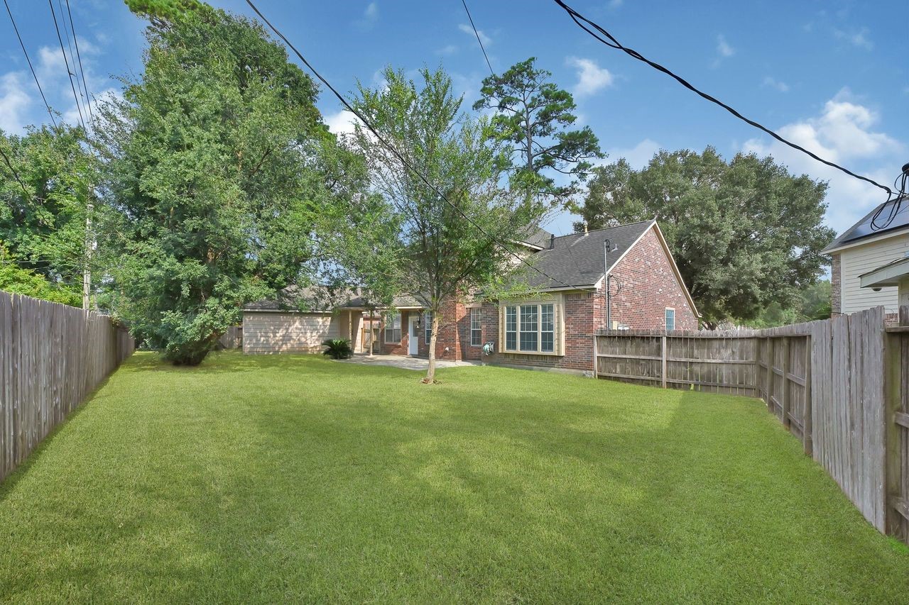 19126 South Rim Trail Spring, TX 77388 - Photo 21 of 21 a view of a house with a yard and a garden