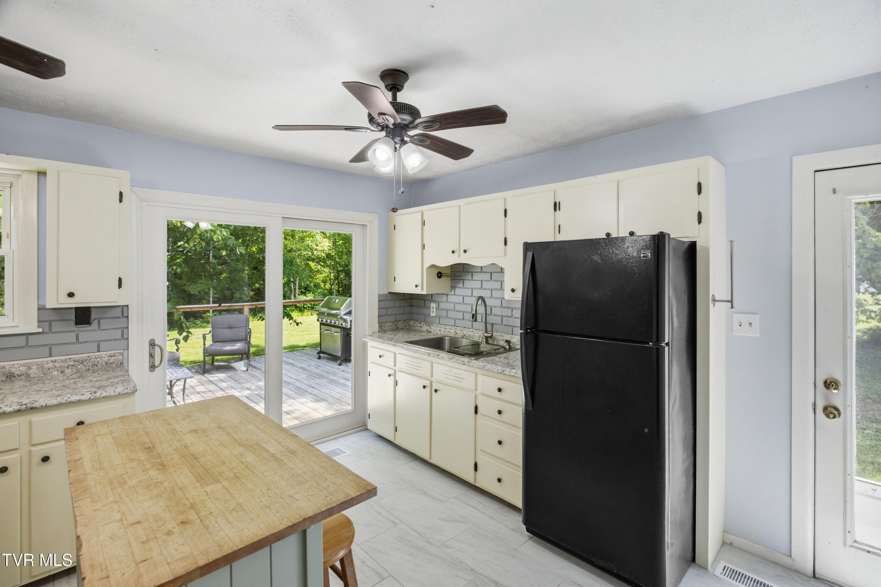 4124 Big Creek Road Hartford, TN 37753 - Photo 12 of 56 010-4124BigCreekRoad-Hartford-TN-37753-S