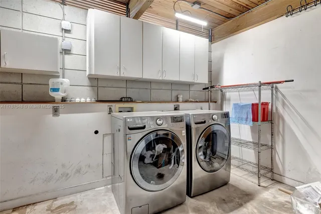 $1,300,000 | 2410 Southwest 29th Way, Fort Lauderdale, FL 33312