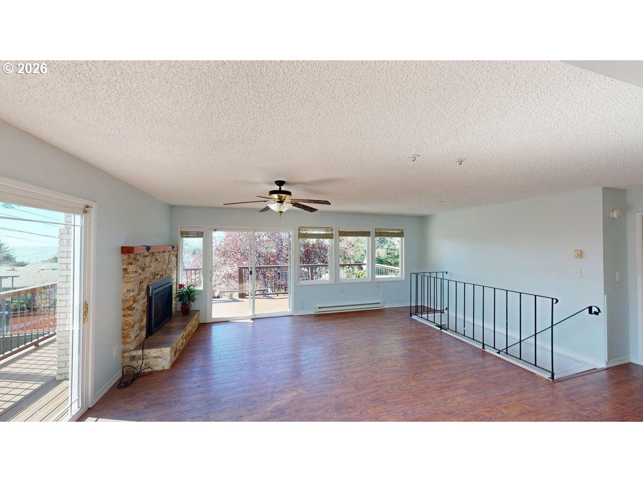 1214 Ransom Avenue Brookings, OR 97415 - Photo 5 of 33 Living Room