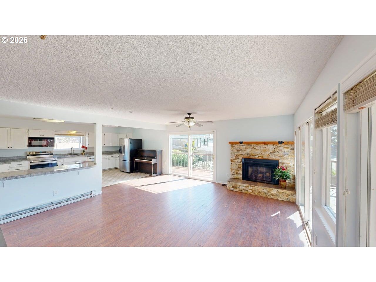 1214 Ransom Avenue Brookings, OR 97415 - Photo 6 of 33 Fireplace