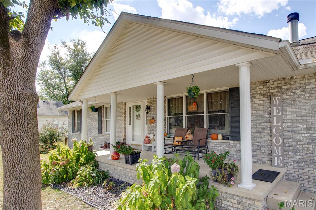 310 South Clinton Street Bunker Hill, IL 62014 - Photo 5 of 51