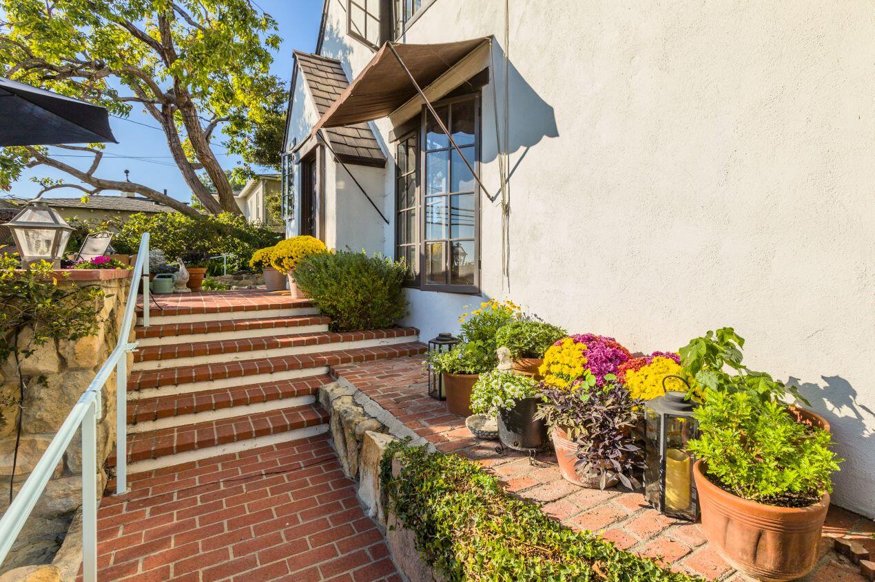 1600 Oramas Road Santa Barbara, CA 93103 - Photo 6 of 42 Stairs to Front Door