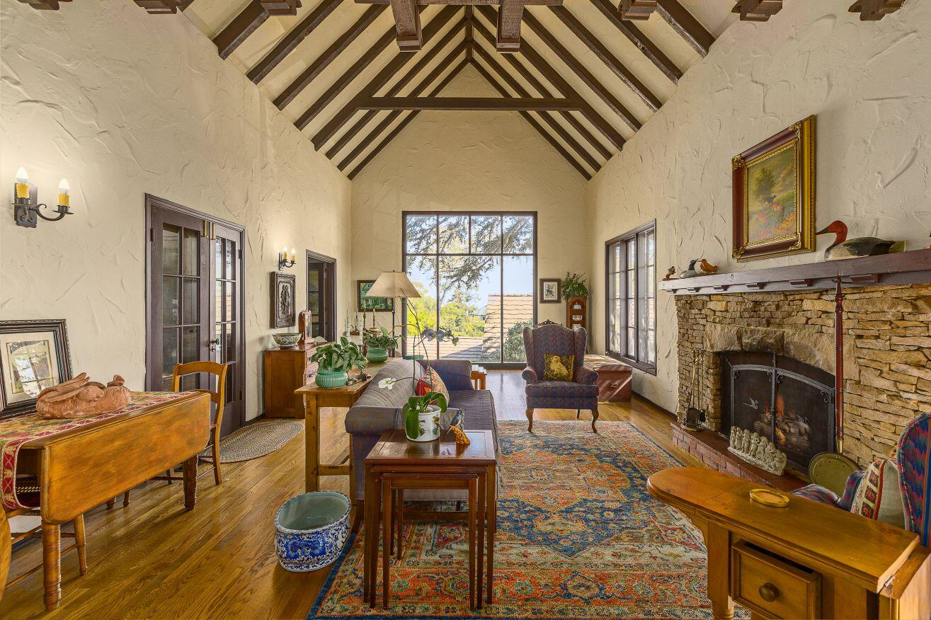 1600 Oramas Road Santa Barbara, CA 93103 - Photo 7 of 42 Living Room