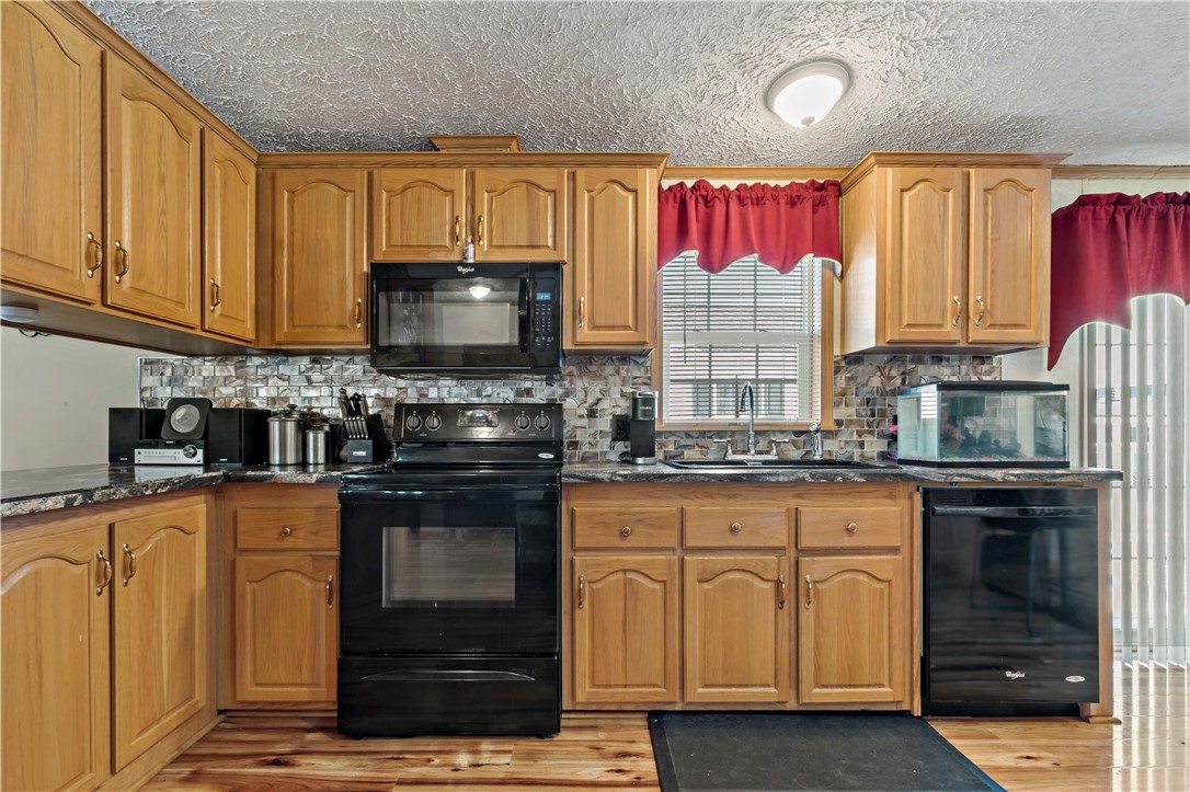 47 Red Tail Trail Tiverton, RI 02878 - Photo 12 of 34