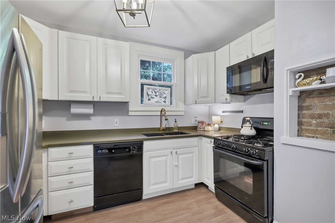 3337 Bradford Road Cleveland, OH 44118 - Photo 15 of 27