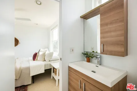 $1,599,000 | 2408 34th Street, Unit 5, Santa Monica, CA 90405