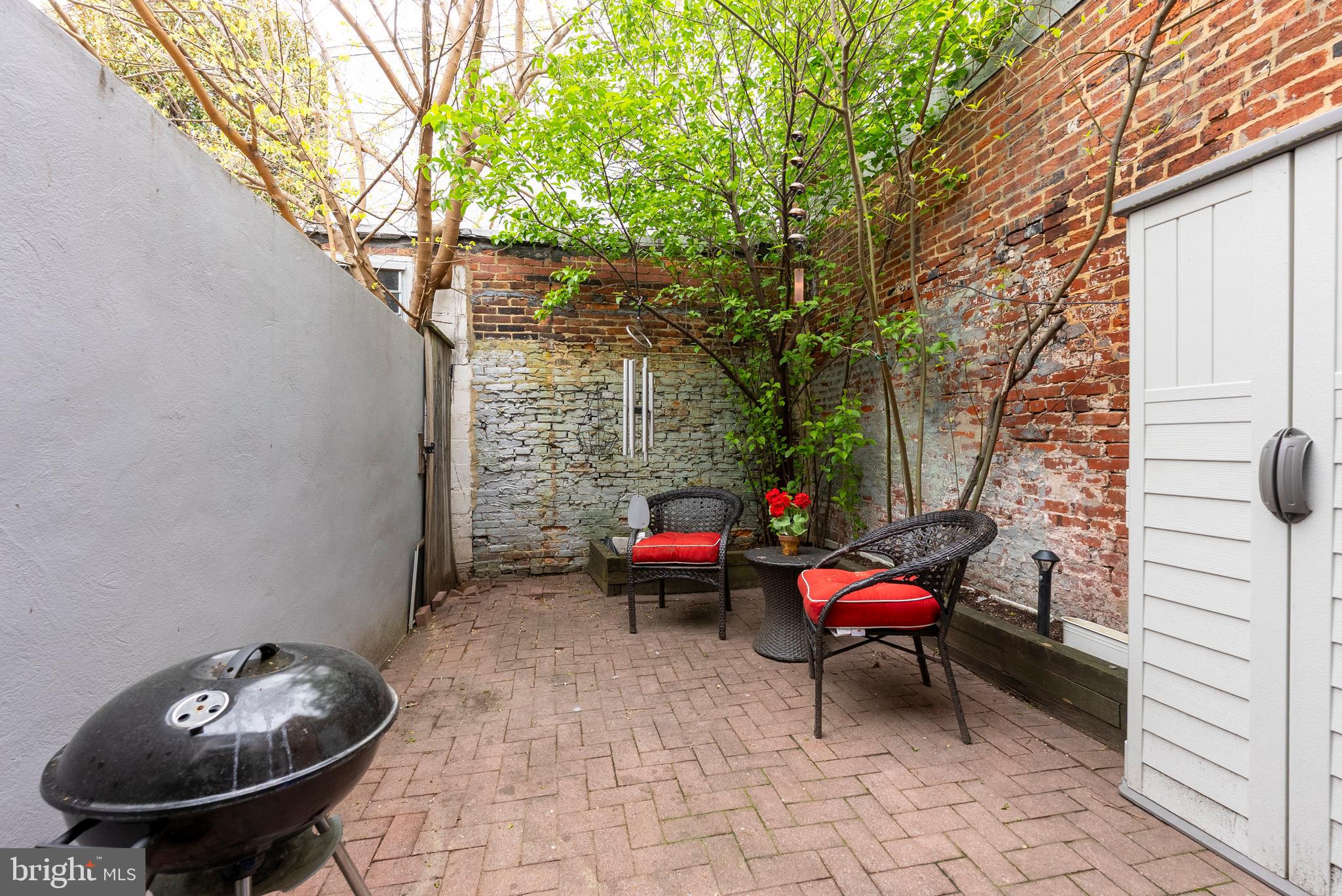 1812 Lancaster Street Baltimore, MD 21231 - Photo 26 of 38 a backyard of a house with seating space