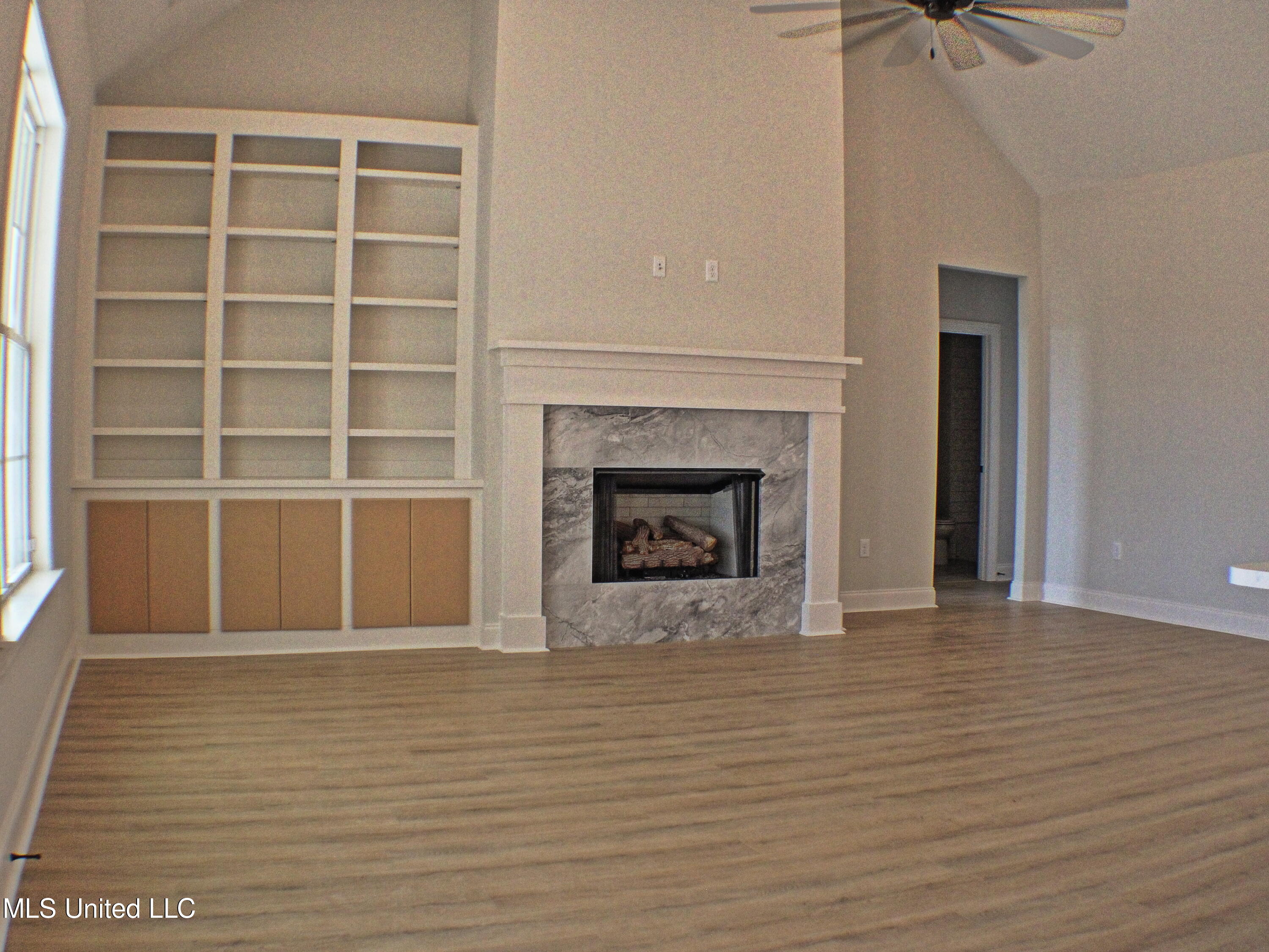 2172 Laughter Road Nesbit, MS 38651 - Photo 5 of 20 Custom built ins