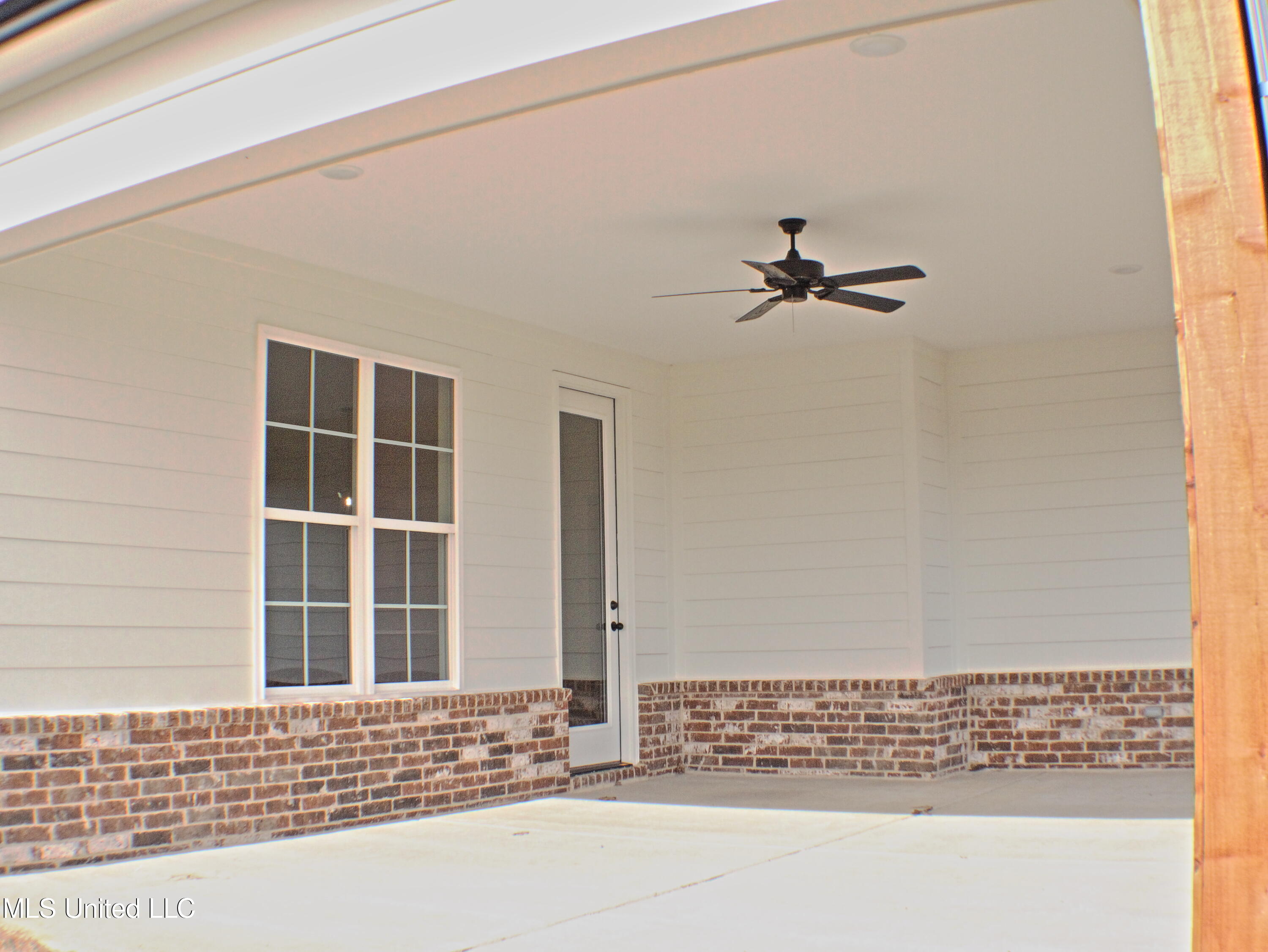 2172 Laughter Road Nesbit, MS 38651 - Photo 10 of 20 Large Back Porch