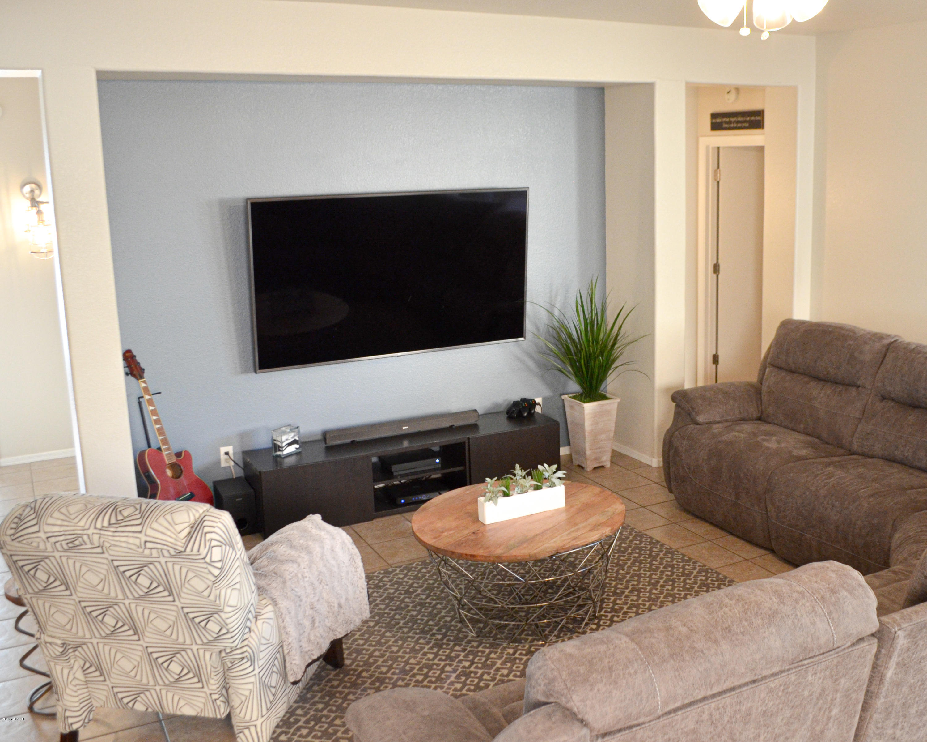 9438 West Berkeley Road Phoenix, AZ 85037 - Photo 16 of 29 Living-5