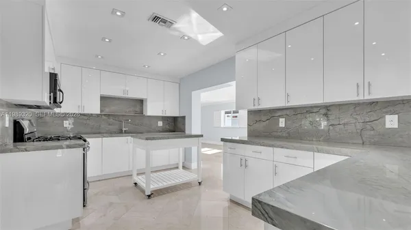 $4,500 | 2900 Southwest 92nd Avenue, Unit 2900, Miami, FL 33165