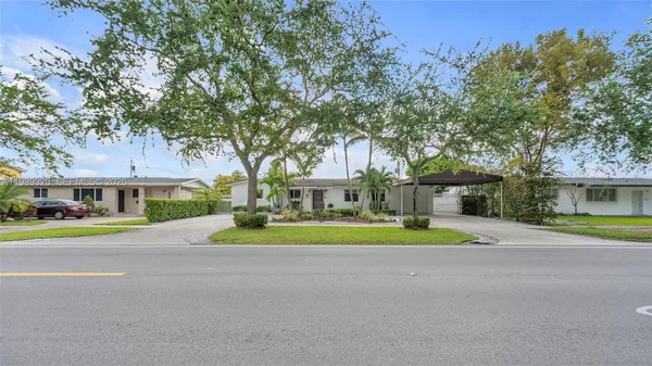 $4,500 | 2900 Southwest 92nd Avenue, Unit 2900, Miami, FL 33165
