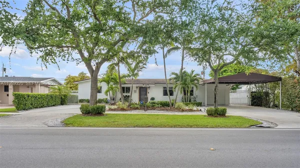 $4,500 | 2900 Southwest 92nd Avenue, Unit 2900, Miami, FL 33165