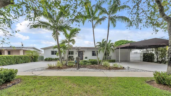 $4,500 | 2900 Southwest 92nd Avenue, Unit 2900, Miami, FL 33165