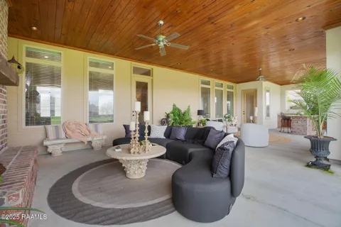 $750,000 | 121 Snapping Lane, Broussard, LA 70518