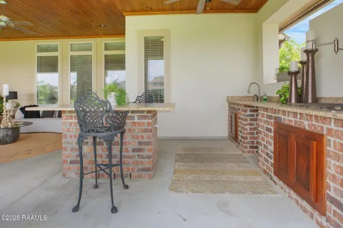 $750,000 | 121 Snapping Lane, Broussard, LA 70518