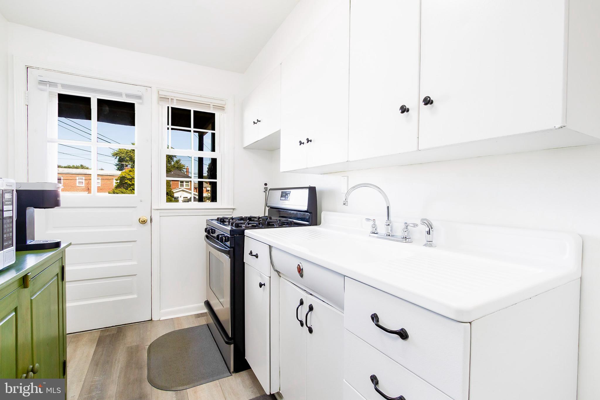 2721 Creston Road Dundalk, MD 21222 - Photo 5 of 17 Kitchen