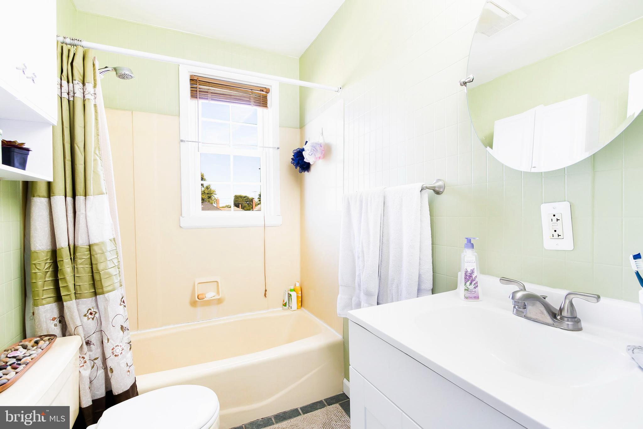 2721 Creston Road Dundalk, MD 21222 - Photo 10 of 17 Bathroom