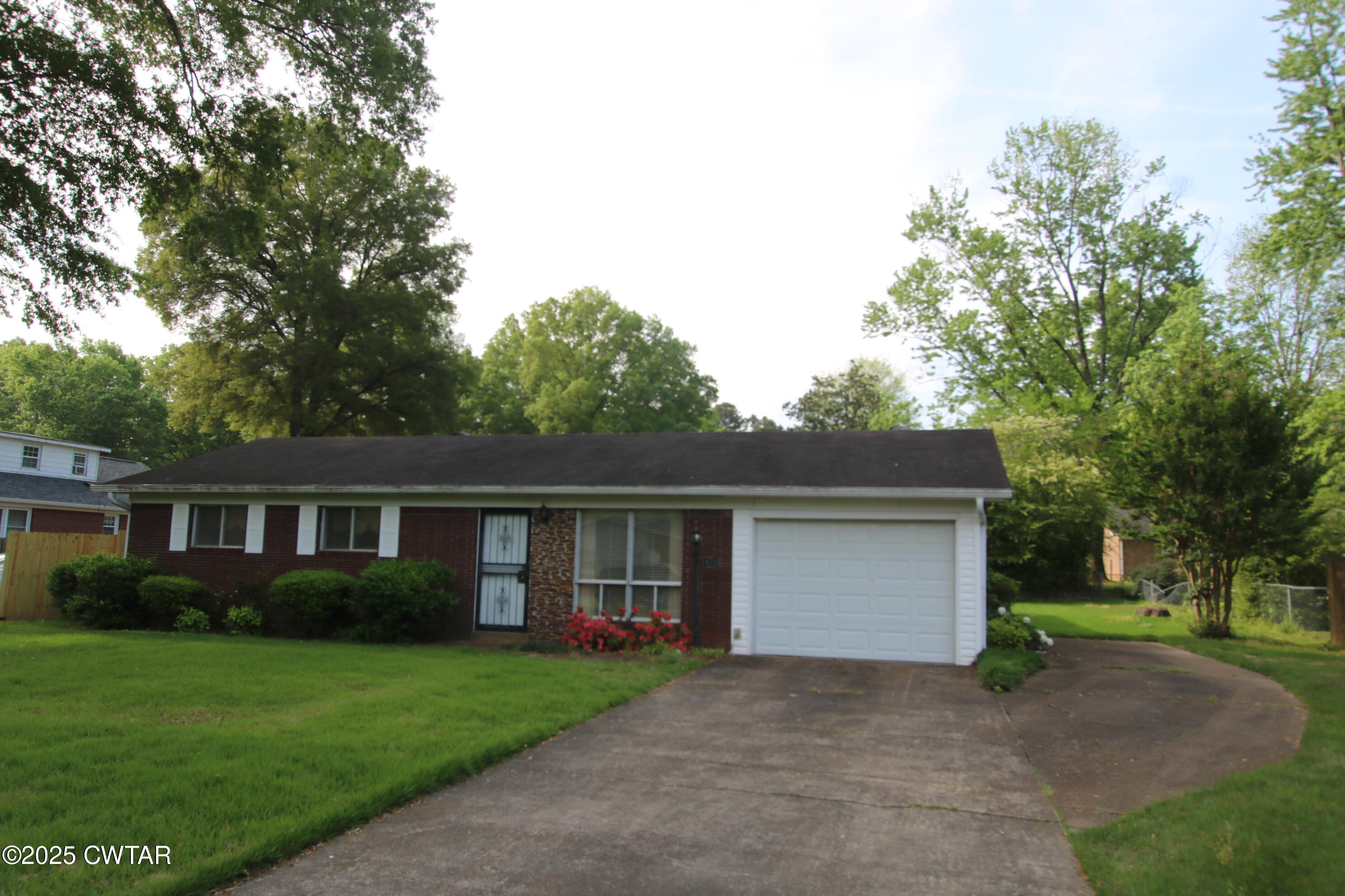 2013 Sunset Ridge Milan, TN 38358 - Photo 3 of 57 IMG_8056