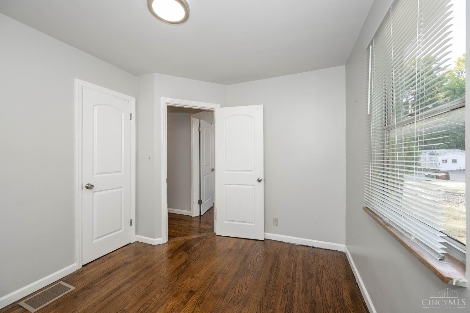 214 Ridgeway Road Cincinnati, OH 45216 - Photo 25 of 39