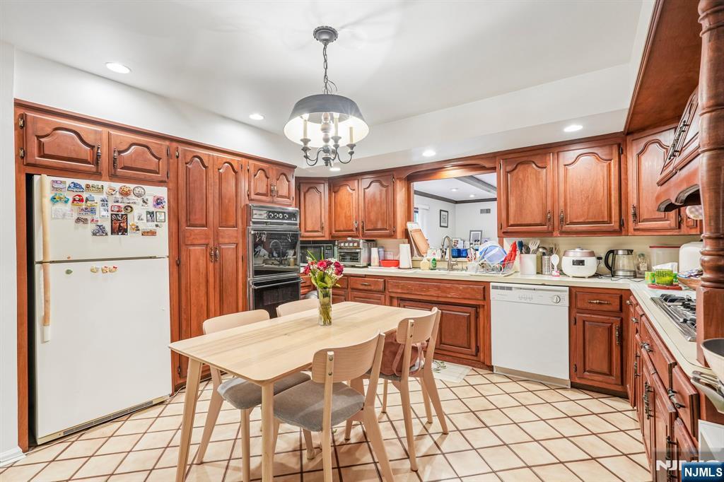 108 Morningside Road Paramus, NJ 07652 - Photo 14 of 45