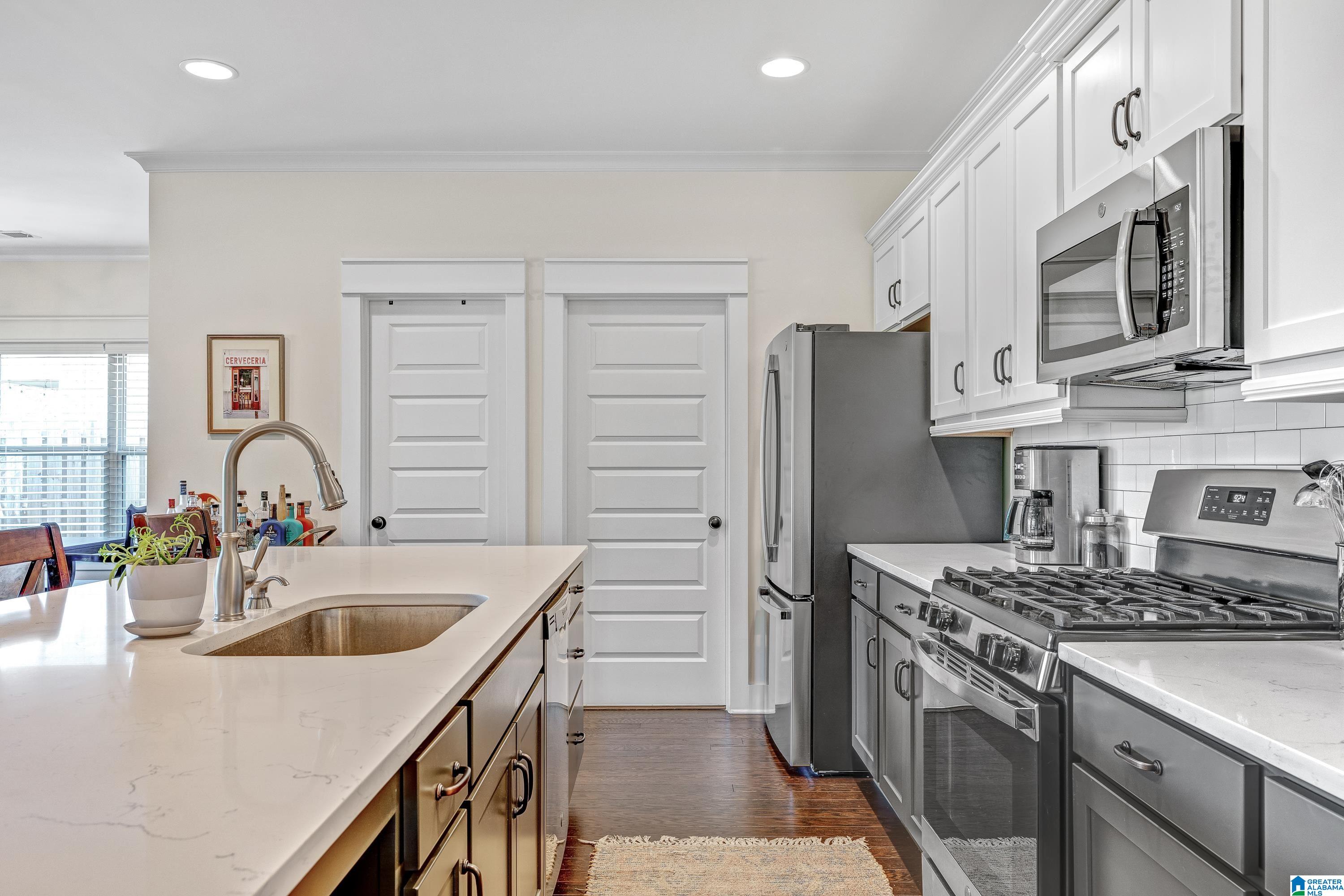 762 Pineview Road Birmingham, AL 35210 - Photo 8 of 30