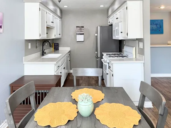 $344,900 | 43429 30th Street West, Unit 2, Lancaster, CA 93536