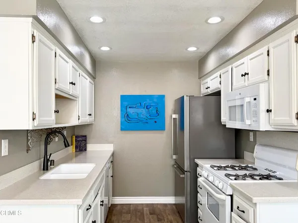 $344,900 | 43429 30th Street West, Unit 2, Lancaster, CA 93536